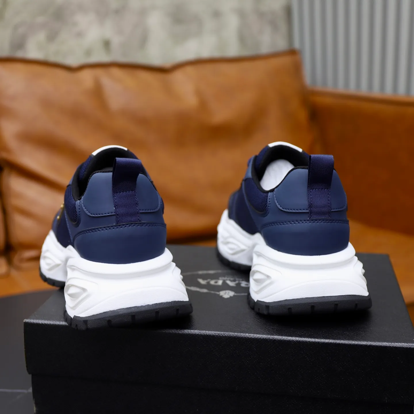 Ex-factory price: 462💰🙅‍♂️🙅‍♂️🙅‍♂️ Brand: PRADA Standard code: 38-44 (45 customized) Grade: Same as the official website Material: Original material splicing Comfortable and breathable lining Lightweight and wear-resistant sports outsole Style category: Men's fashionable casual shoes Running sneakers Distinguished luxury brand elements Top luxury Color: actual picture color